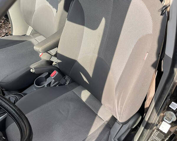 Черный Киа Рио, объемом двигателя 1.4 л и пробегом 194 тыс. км за 4900 $, фото 6 на Automoto.ua