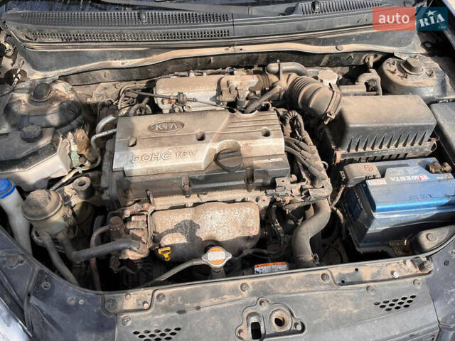Черный Киа Рио, объемом двигателя 1.4 л и пробегом 194 тыс. км за 4900 $, фото 8 на Automoto.ua