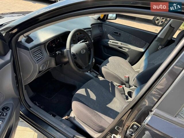 Чорний Кіа Ріо, об'ємом двигуна 1.4 л та пробігом 180 тис. км за 5999 $, фото 6 на Automoto.ua