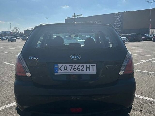 Чорний Кіа Ріо, об'ємом двигуна 1.4 л та пробігом 167 тис. км за 3200 $, фото 7 на Automoto.ua