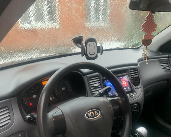 Черный Киа Рио, объемом двигателя 1.4 л и пробегом 86 тыс. км за 5300 $, фото 5 на Automoto.ua