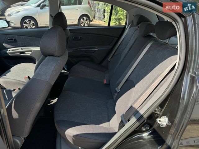 Чорний Кіа Ріо, об'ємом двигуна 1.4 л та пробігом 180 тис. км за 5999 $, фото 14 на Automoto.ua