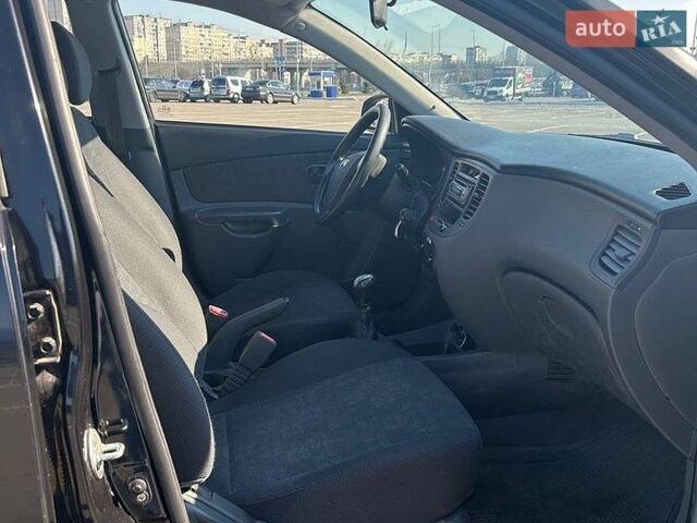 Черный Киа Рио, объемом двигателя 1.4 л и пробегом 167 тыс. км за 4200 $, фото 5 на Automoto.ua
