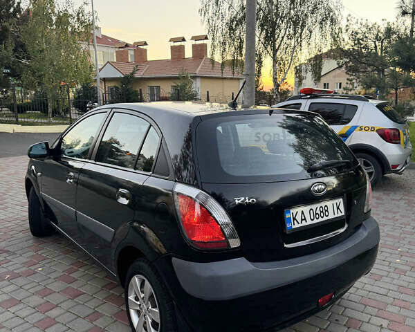 Черный Киа Рио, объемом двигателя 1.4 л и пробегом 269 тыс. км за 3400 $, фото 2 на Automoto.ua
