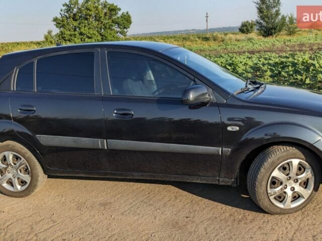 Черный Киа Рио, объемом двигателя 1.4 л и пробегом 160 тыс. км за 6200 $, фото 4 на Automoto.ua