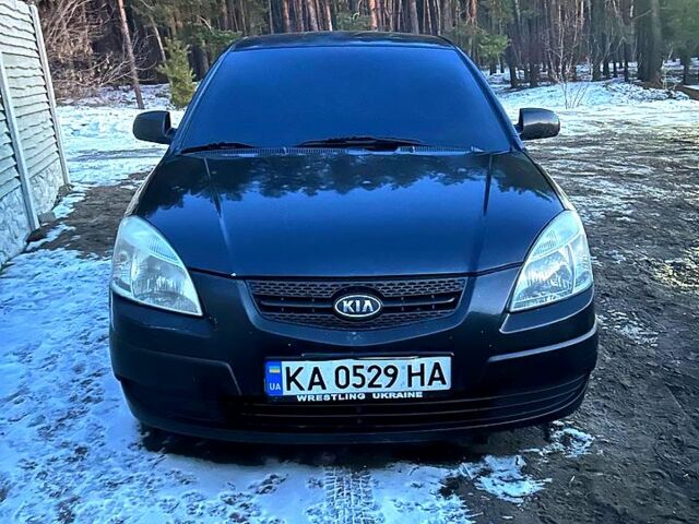 Чорний Кіа Ріо, об'ємом двигуна 1.4 л та пробігом 205 тис. км за 5000 $, фото 1 на Automoto.ua