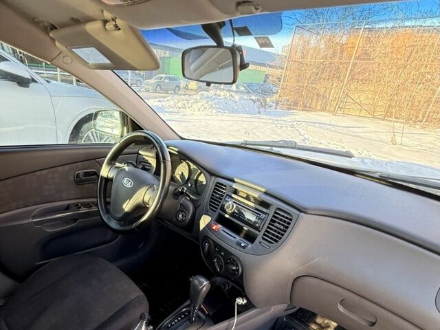 Чорний Кіа Ріо, об'ємом двигуна 1.4 л та пробігом 208 тис. км за 6200 $, фото 6 на Automoto.ua