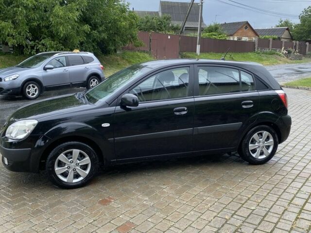 Чорний Кіа Ріо, об'ємом двигуна 1.5 л та пробігом 241 тис. км за 4350 $, фото 2 на Automoto.ua