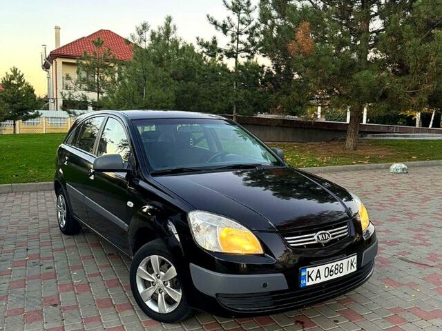 Черный Киа Рио, объемом двигателя 1.4 л и пробегом 269 тыс. км за 2999 $, фото 1 на Automoto.ua