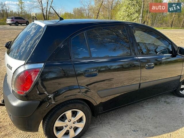 Черный Киа Рио, объемом двигателя 1.4 л и пробегом 103 тыс. км за 3400 $, фото 1 на Automoto.ua