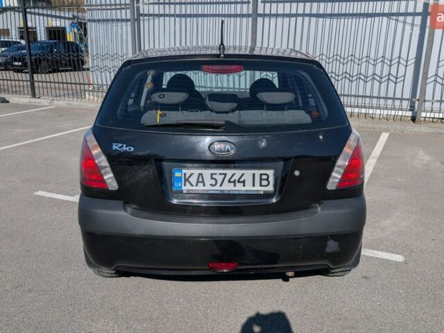 Черный Киа Рио, объемом двигателя 1.4 л и пробегом 287 тыс. км за 4400 $, фото 2 на Automoto.ua
