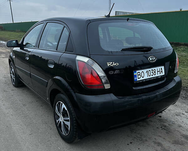 Черный Киа Рио, объемом двигателя 1.4 л и пробегом 220 тыс. км за 4499 $, фото 8 на Automoto.ua