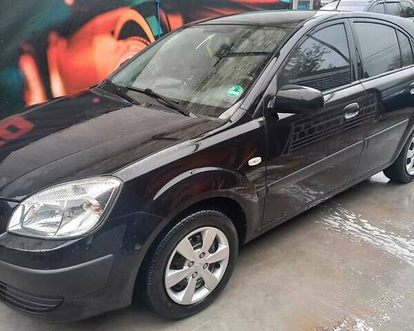Черный Киа Рио, объемом двигателя 1.4 л и пробегом 230 тыс. км за 5234 $, фото 3 на Automoto.ua