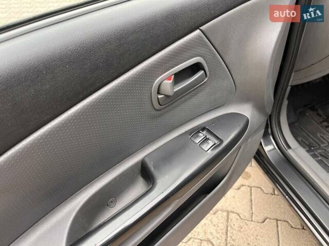 Чорний Кіа Ріо, об'ємом двигуна 1.5 л та пробігом 265 тис. км за 4700 $, фото 10 на Automoto.ua