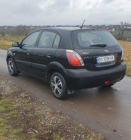 Черный Киа Рио, объемом двигателя 1.4 л и пробегом 220 тыс. км за 4499 $, фото 6 на Automoto.ua