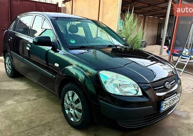 Чорний Кіа Ріо, об'ємом двигуна 1.4 л та пробігом 237 тис. км за 4000 $, фото 2 на Automoto.ua