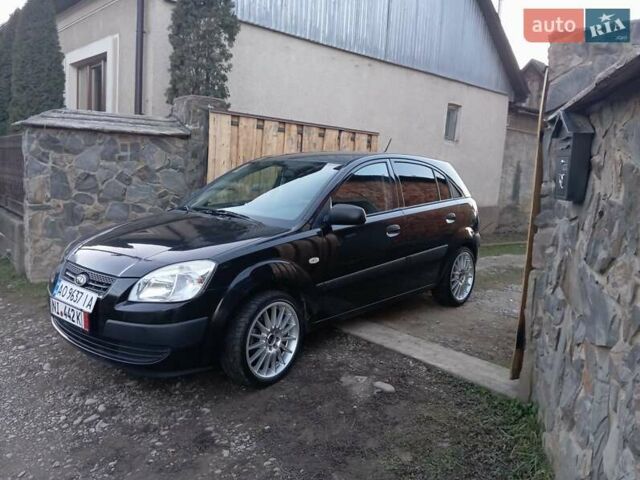 Черный Киа Рио, объемом двигателя 1.4 л и пробегом 201 тыс. км за 4699 $, фото 1 на Automoto.ua