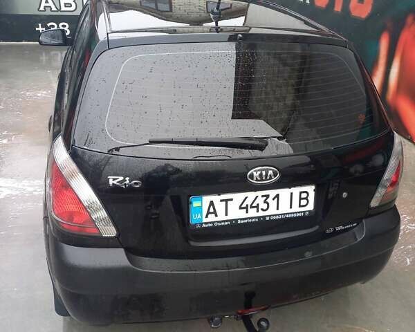 Черный Киа Рио, объемом двигателя 1.4 л и пробегом 230 тыс. км за 5234 $, фото 2 на Automoto.ua