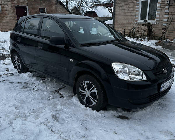 Чорний Кіа Ріо, об'ємом двигуна 1.4 л та пробігом 220 тис. км за 4400 $, фото 4 на Automoto.ua