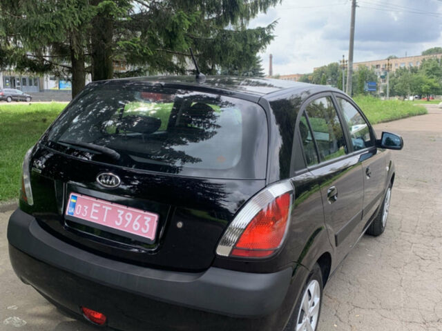 Черный Киа Рио, объемом двигателя 1.6 л и пробегом 228 тыс. км за 7100 $, фото 6 на Automoto.ua