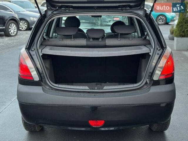 Черный Киа Рио, объемом двигателя 0 л и пробегом 228 тыс. км за 7300 $, фото 7 на Automoto.ua