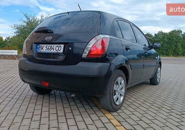 Чорний Кіа Ріо, об'ємом двигуна 1.4 л та пробігом 181 тис. км за 3850 $, фото 9 на Automoto.ua