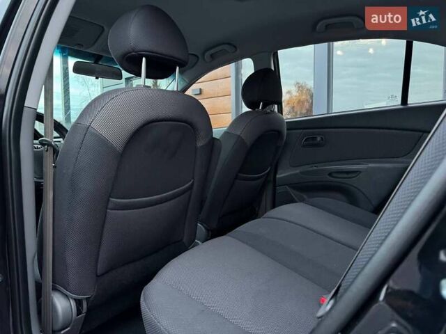 Черный Киа Рио, объемом двигателя 0 л и пробегом 228 тыс. км за 7300 $, фото 25 на Automoto.ua