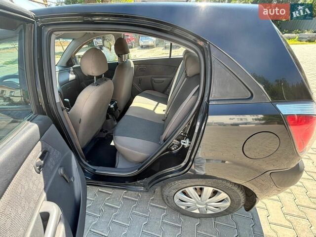 Черный Киа Рио, объемом двигателя 1.4 л и пробегом 134 тыс. км за 5300 $, фото 4 на Automoto.ua