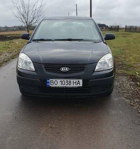 Черный Киа Рио, объемом двигателя 1.4 л и пробегом 220 тыс. км за 4499 $, фото 2 на Automoto.ua