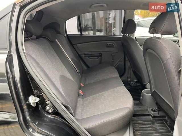 Чорний Кіа Ріо, об'ємом двигуна 1.5 л та пробігом 265 тис. км за 4700 $, фото 24 на Automoto.ua
