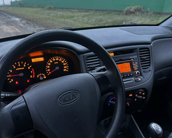 Черный Киа Рио, объемом двигателя 1.4 л и пробегом 220 тыс. км за 4499 $, фото 15 на Automoto.ua