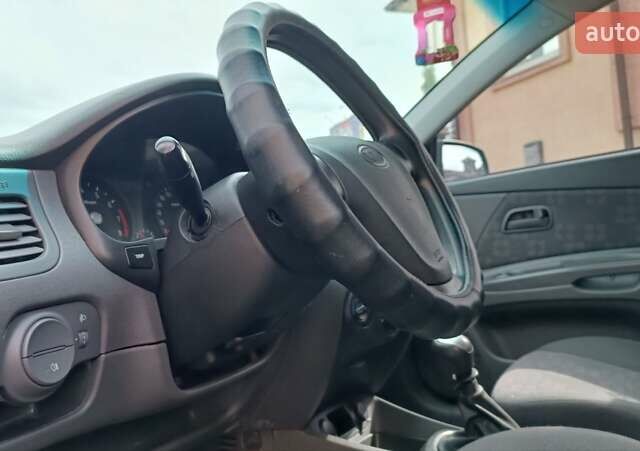 Чорний Кіа Ріо, об'ємом двигуна 1.4 л та пробігом 181 тис. км за 3850 $, фото 45 на Automoto.ua