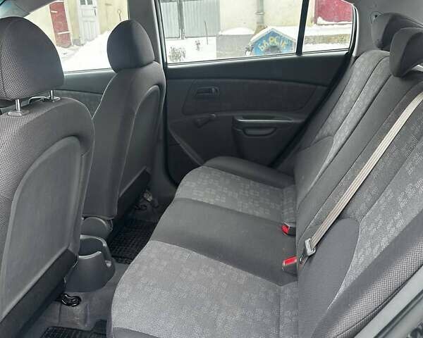 Черный Киа Рио, объемом двигателя 1.4 л и пробегом 220 тыс. км за 4500 $, фото 19 на Automoto.ua