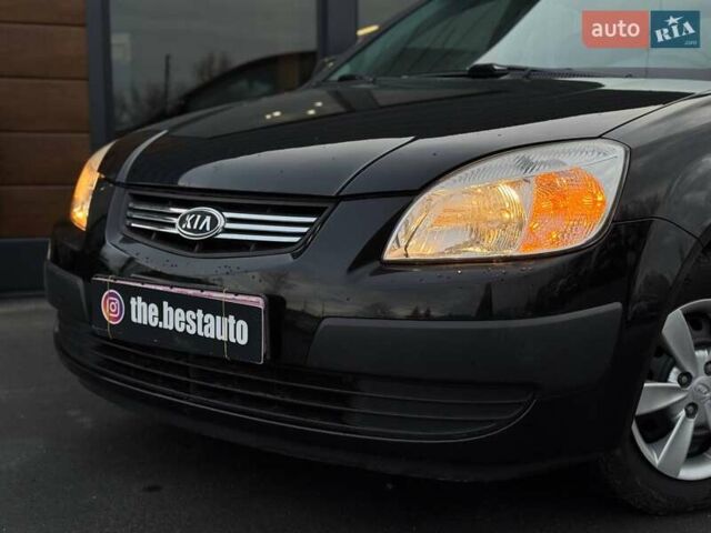 Черный Киа Рио, объемом двигателя 0 л и пробегом 228 тыс. км за 7300 $, фото 1 на Automoto.ua