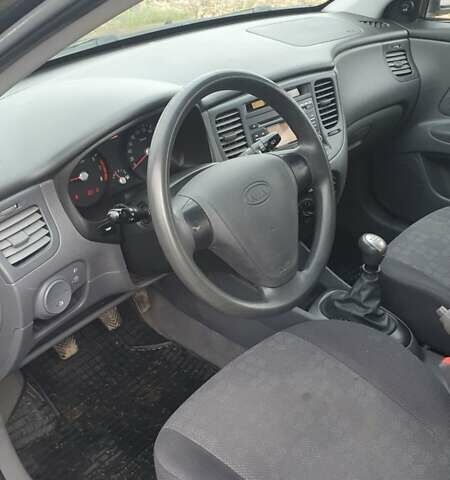 Черный Киа Рио, объемом двигателя 1.4 л и пробегом 220 тыс. км за 4499 $, фото 7 на Automoto.ua