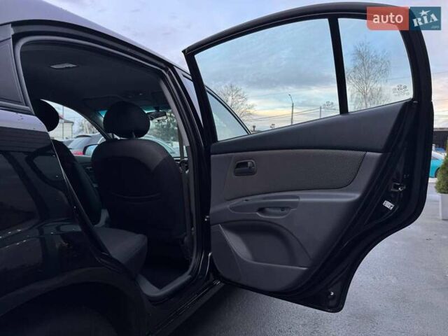 Черный Киа Рио, объемом двигателя 0 л и пробегом 228 тыс. км за 7300 $, фото 26 на Automoto.ua