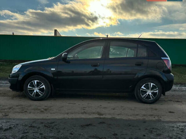 Чорний Кіа Ріо, об'ємом двигуна 1.4 л та пробігом 220 тис. км за 4399 $, фото 7 на Automoto.ua