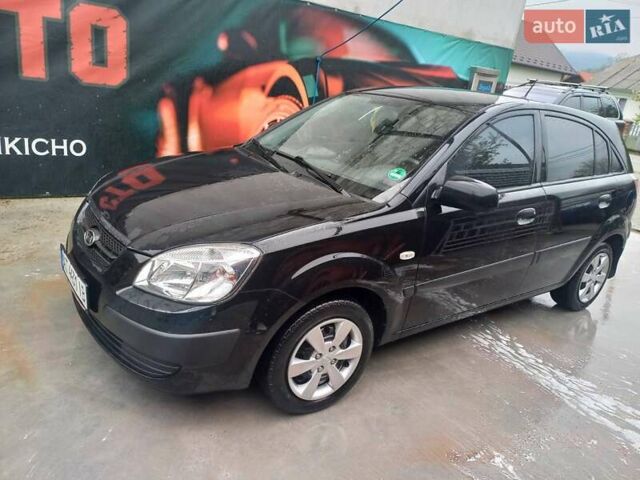 Черный Киа Рио, объемом двигателя 1.4 л и пробегом 230 тыс. км за 5234 $, фото 5 на Automoto.ua