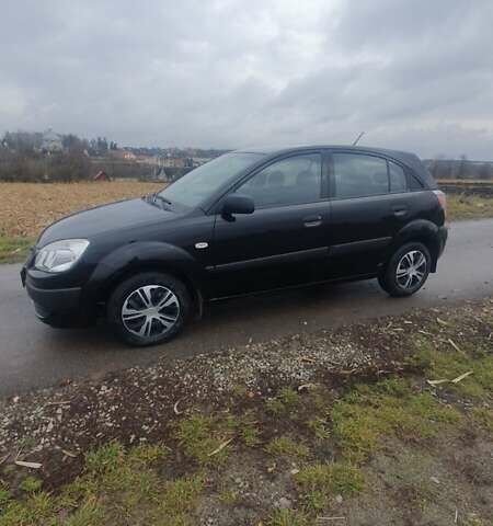 Черный Киа Рио, объемом двигателя 1.4 л и пробегом 220 тыс. км за 4499 $, фото 1 на Automoto.ua