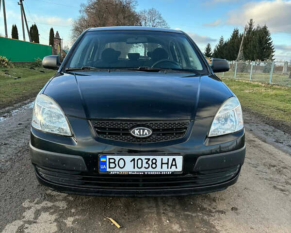 Чорний Кіа Ріо, об'ємом двигуна 1.4 л та пробігом 220 тис. км за 4399 $, фото 2 на Automoto.ua