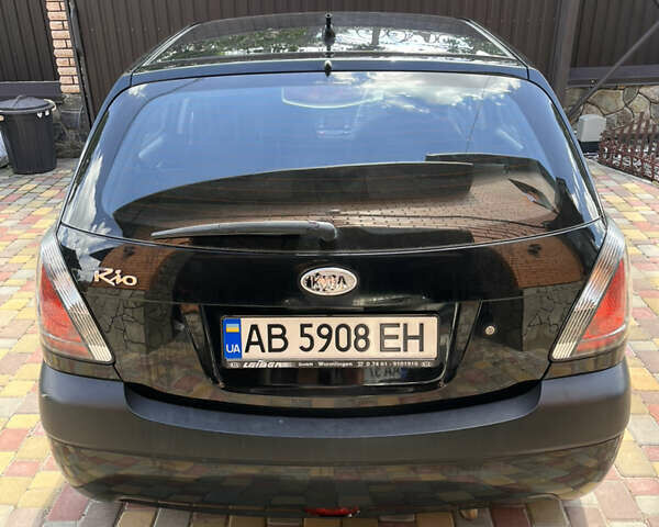 Черный Киа Рио, объемом двигателя 1.4 л и пробегом 174 тыс. км за 4200 $, фото 4 на Automoto.ua