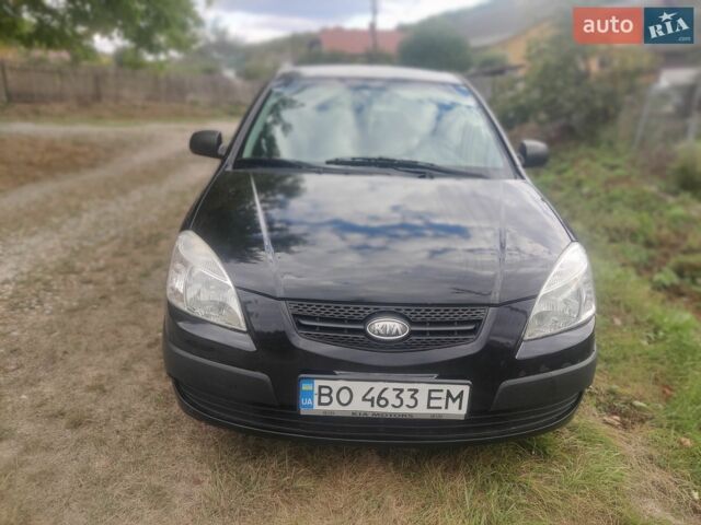 Черный Киа Рио, объемом двигателя 1.4 л и пробегом 260 тыс. км за 3450 $, фото 1 на Automoto.ua