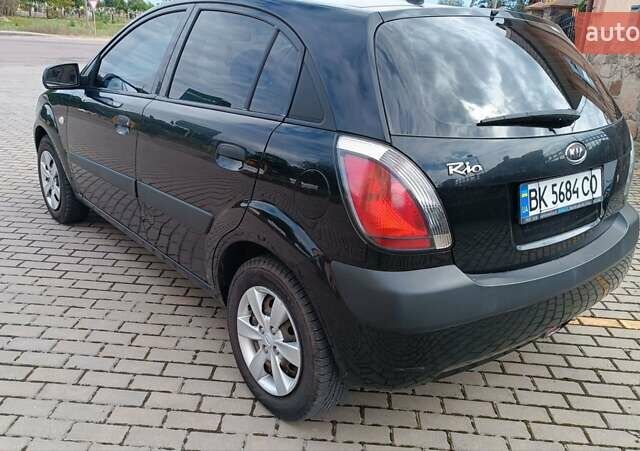 Чорний Кіа Ріо, об'ємом двигуна 1.4 л та пробігом 181 тис. км за 3850 $, фото 19 на Automoto.ua