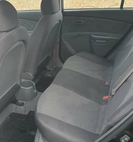 Черный Киа Рио, объемом двигателя 1.4 л и пробегом 220 тыс. км за 4499 $, фото 8 на Automoto.ua