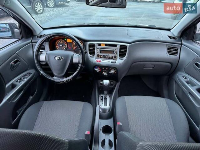 Черный Киа Рио, объемом двигателя 0 л и пробегом 228 тыс. км за 7300 $, фото 31 на Automoto.ua