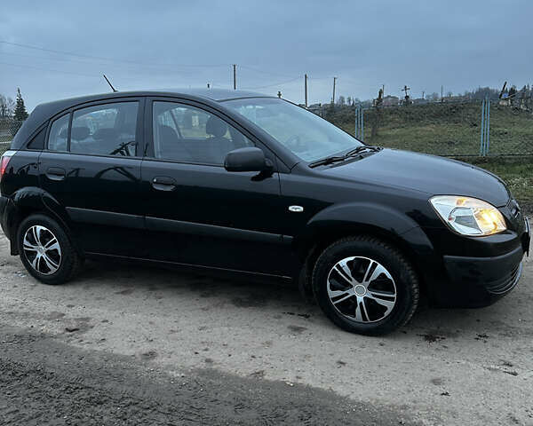 Черный Киа Рио, объемом двигателя 1.4 л и пробегом 220 тыс. км за 4499 $, фото 13 на Automoto.ua