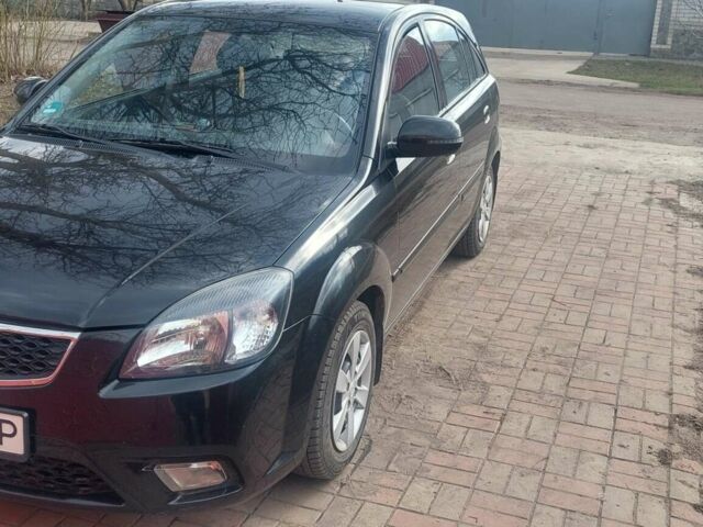 Чорний Кіа Ріо, об'ємом двигуна 1.4 л та пробігом 180 тис. км за 6000 $, фото 2 на Automoto.ua