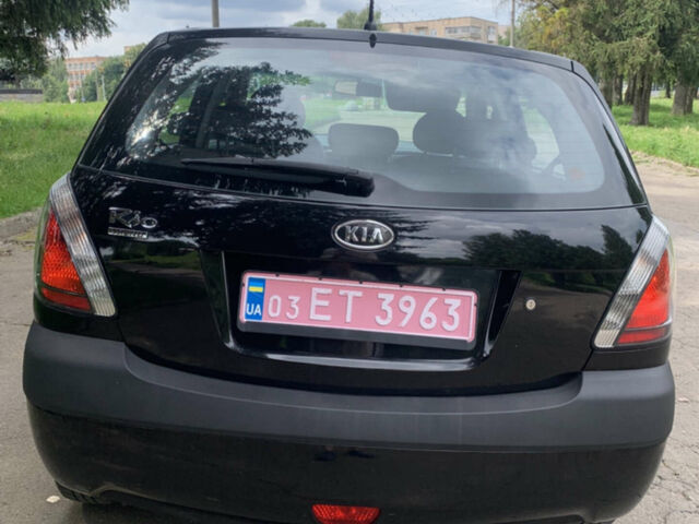 Черный Киа Рио, объемом двигателя 1.6 л и пробегом 228 тыс. км за 7100 $, фото 8 на Automoto.ua