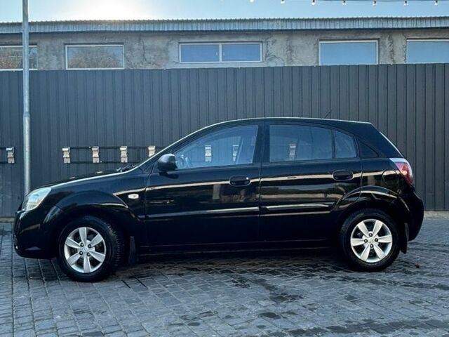 Черный Киа Рио, объемом двигателя 1.4 л и пробегом 87 тыс. км за 4850 $, фото 1 на Automoto.ua