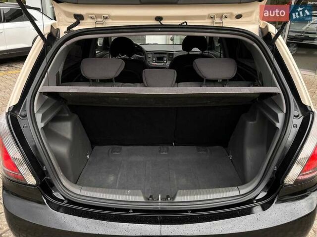 Чорний Кіа Ріо, об'ємом двигуна 1.5 л та пробігом 265 тис. км за 4700 $, фото 32 на Automoto.ua